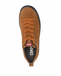 rotbraune Wildleder niedrige Sneakers von Camper