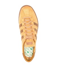 rotbraune Wildleder niedrige Sneakers von adidas