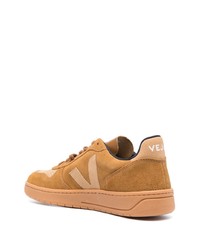 rotbraune Wildleder niedrige Sneakers von Veja