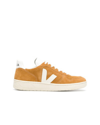 rotbraune Wildleder niedrige Sneakers von Veja