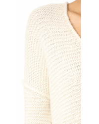 rotbrauner flauschiger Pullover mit einem V-Ausschnitt von Free People