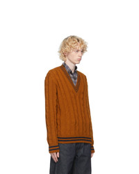 rotbrauner Pullover mit einem V-Ausschnitt von Dries Van Noten