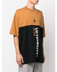 rotbraunes bedrucktes T-Shirt mit einem Rundhalsausschnitt von Vetements