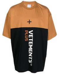 rotbraunes bedrucktes T-Shirt mit einem Rundhalsausschnitt von Vetements
