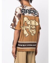 rotbraunes Camouflage T-Shirt mit einem V-Ausschnitt von AAPE BY A BATHING APE