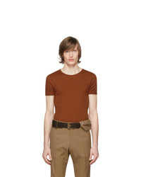 rotbraunes Strick T-Shirt mit einem Rundhalsausschnitt