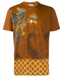 rotbraunes T-Shirt mit einem Rundhalsausschnitt mit Paisley-Muster