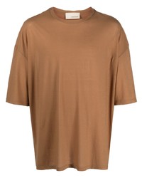 rotbraunes T-Shirt mit einem Rundhalsausschnitt von Costumein