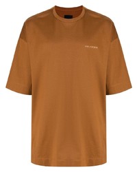 rotbraunes T-Shirt mit einem Rundhalsausschnitt von Juun.J