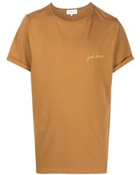 rotbraunes T-Shirt mit einem Rundhalsausschnitt von Maison Labiche