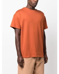rotbraunes T-Shirt mit einem Rundhalsausschnitt von Styland