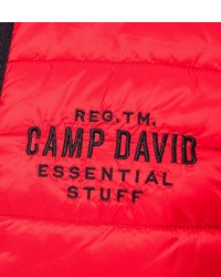 rote ärmellose Jacke von Camp David