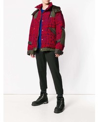 rote bedruckte Daunenjacke von Sacai