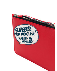 rote bedruckte Leder Clutch von Moncler