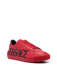 rote bedruckte Leder niedrige Sneakers von Versace