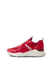 rote bedruckte Wildleder niedrige Sneakers von Burberry