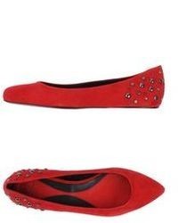 rote beschlagene Wildleder Ballerinas