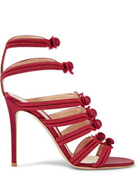 rote bestickte Satinsandalen