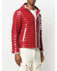 rote Daunenjacke von Thom Browne