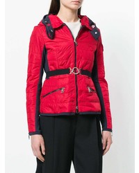 rote Daunenjacke von Moncler