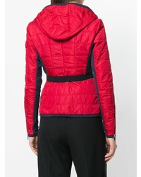 rote Daunenjacke von Moncler