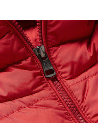 rote Daunenjacke von Moncler