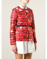 rote Daunenjacke von Moncler