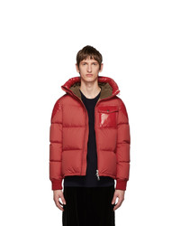 rote Daunenjacke von Moncler