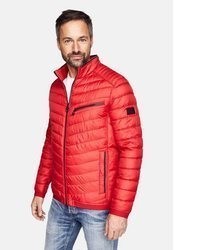 rote Daunenjacke von New Canadian