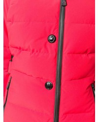 rote Daunenjacke von Moncler