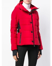 rote Daunenjacke von Moncler