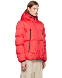 rote Daunenjacke von Moncler