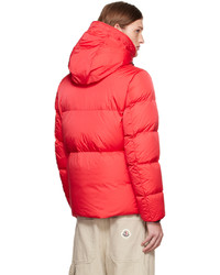 rote Daunenjacke von Moncler