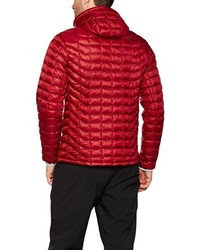 rote Daunenjacke von The North Face