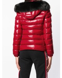 rote Daunenjacke von Moncler