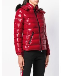 rote Daunenjacke von Moncler