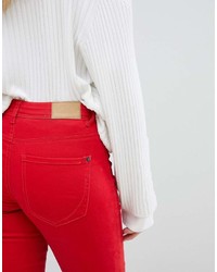 rote enge Jeans