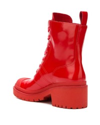 rote flache Stiefel mit einer Schnürung aus Leder von Marc Jacobs