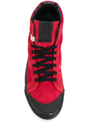 rote Gummi Turnschuhe von Vans