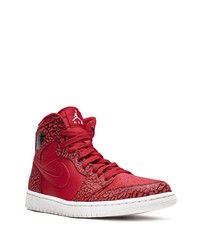 rote hohe Sneakers von Jordan