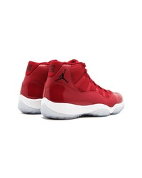 rote hohe Sneakers von Jordan