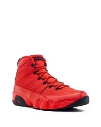 rote hohe Sneakers von Jordan