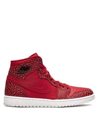 rote hohe Sneakers von Jordan