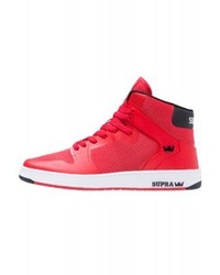 rote hohe Sneakers von Supra