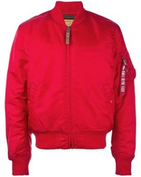 rote Jacke von Alpha Industries