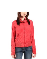 rote Jacke von Bench