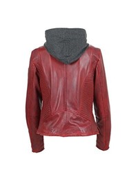 rote Jacke von Freaky Nation