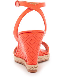 rote Keilsandaletten aus Leder von Tory Burch