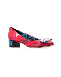 rote Leder Pumps mit Blumenmuster von Salvatore Ferragamo