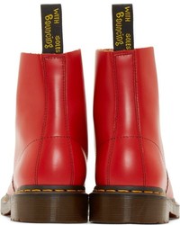 rote Lederstiefel von Dr. Martens